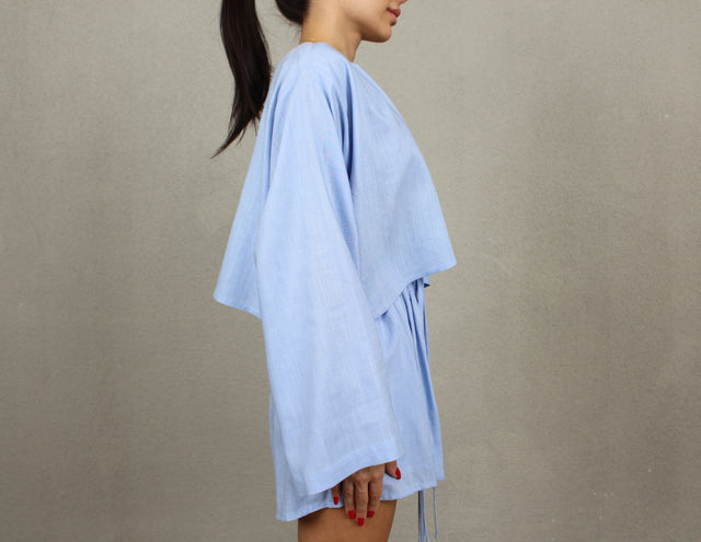 BLUE LINEN CROPPED SHIRT