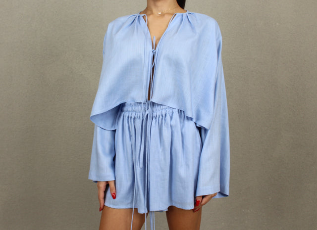 BLUE LINEN CROPPED SHIRT