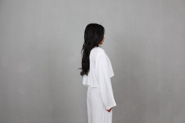 WHITE LINEN CROPPED SHIRT