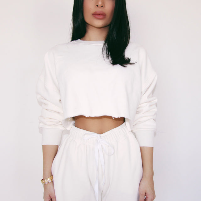 CREAM CROPPED SWEATSHIRT